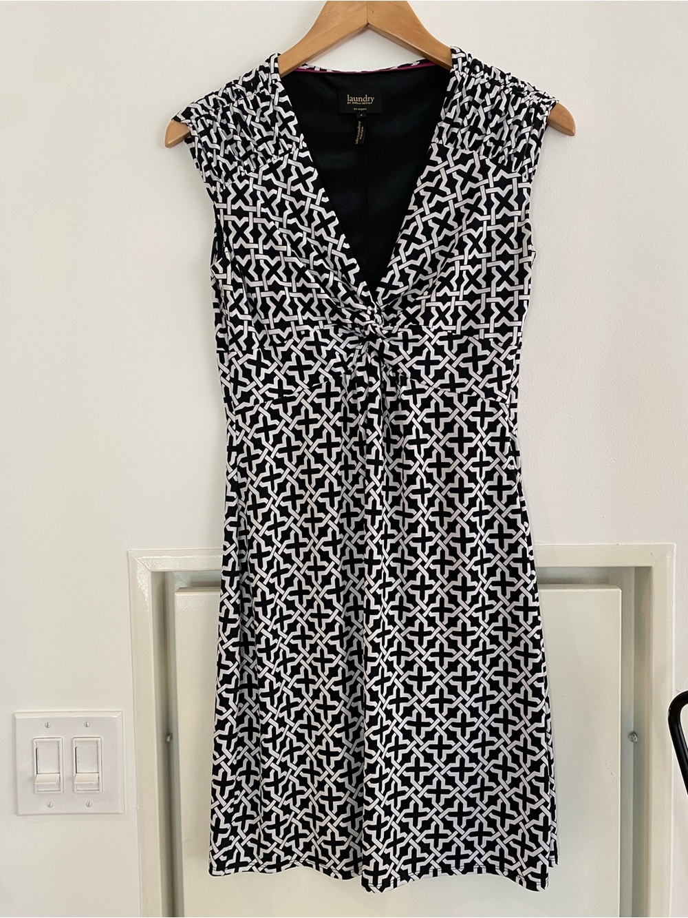 Laundry By Shelli Segal Black and White Geometric Twist-Front Dress
